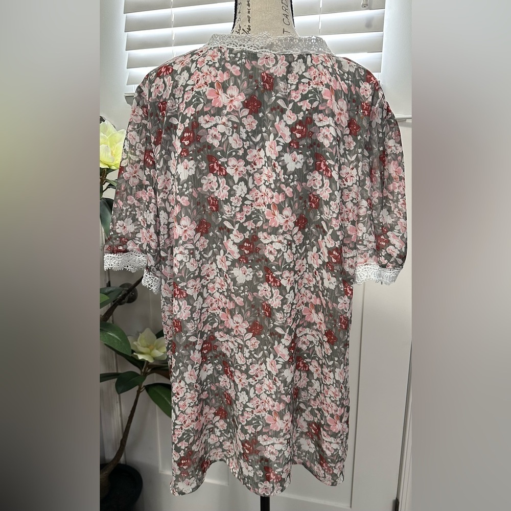 🌸 Floral Blouse – Size 2XL 🌸 - Picture 5 of 12